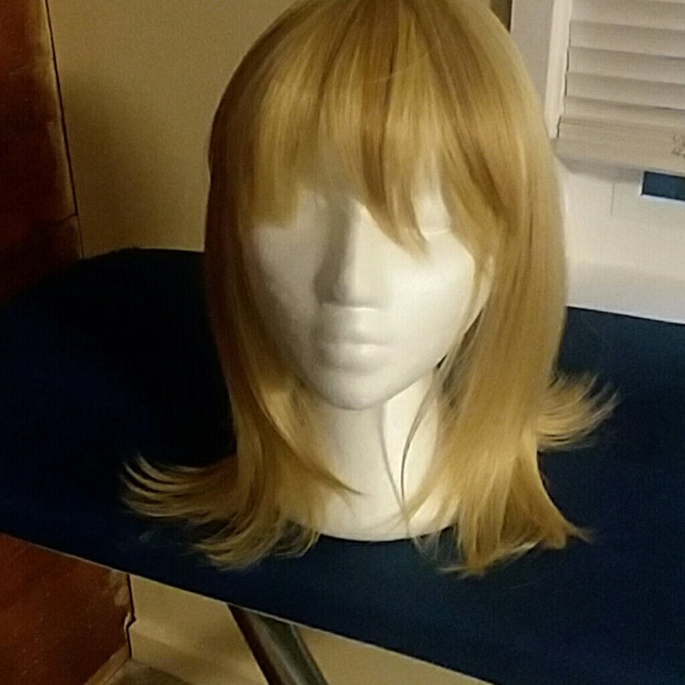 synthetic wig never worn  (tried on)
